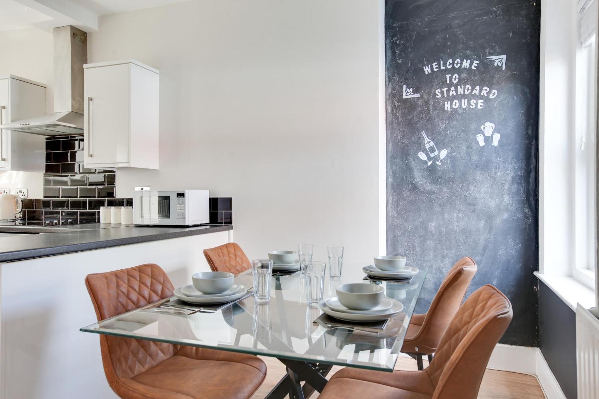 Cosy 3 Bedroom House With Free Parking And Wifi 科尔切斯特 外观 照片