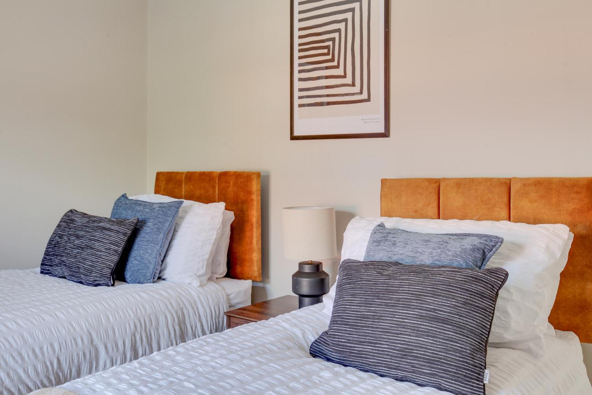 Cosy 3 Bedroom House With Free Parking And Wifi 科尔切斯特 外观 照片