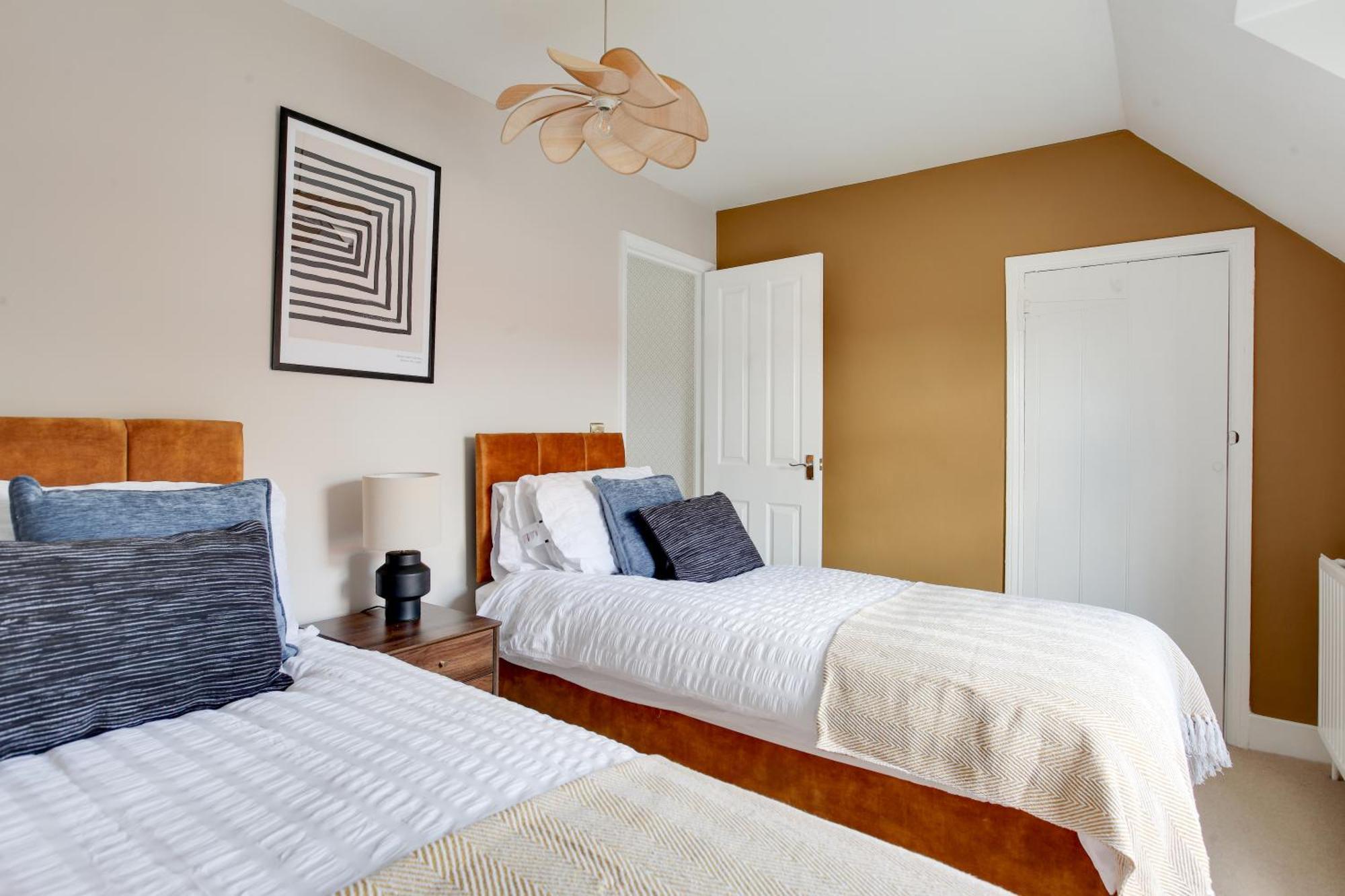 Cosy 3 Bedroom House With Free Parking And Wifi 科尔切斯特 外观 照片