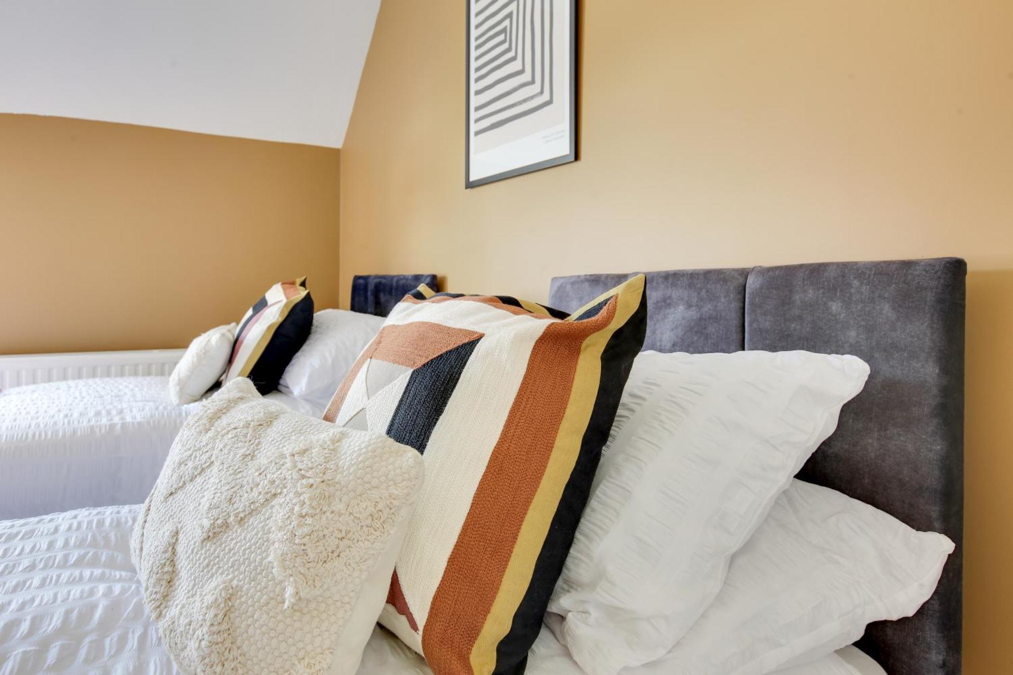 Cosy 3 Bedroom House With Free Parking And Wifi 科尔切斯特 外观 照片