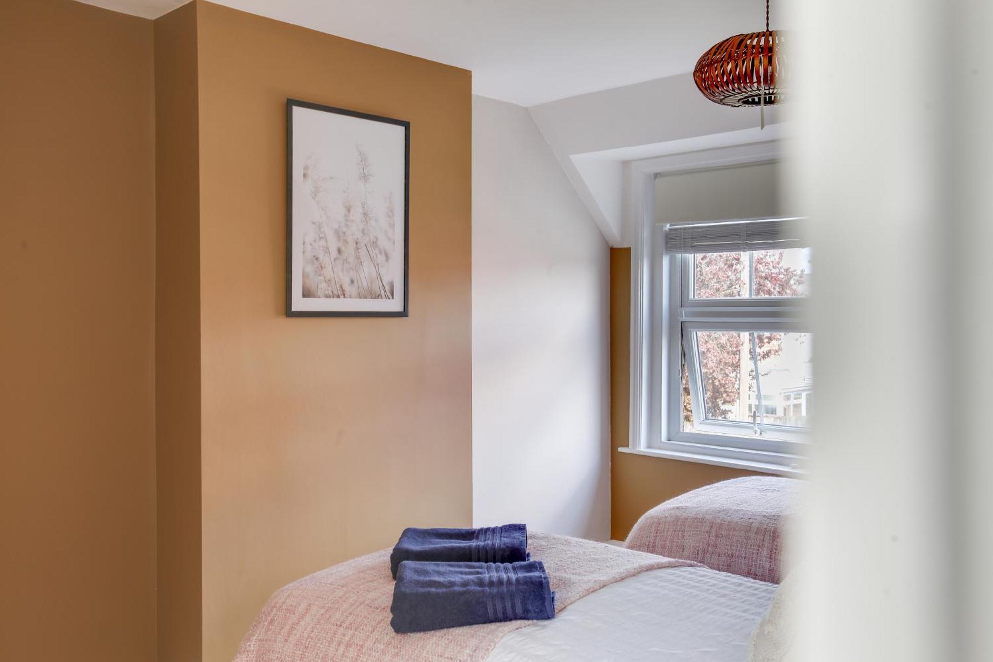 Cosy 3 Bedroom House With Free Parking And Wifi 科尔切斯特 外观 照片