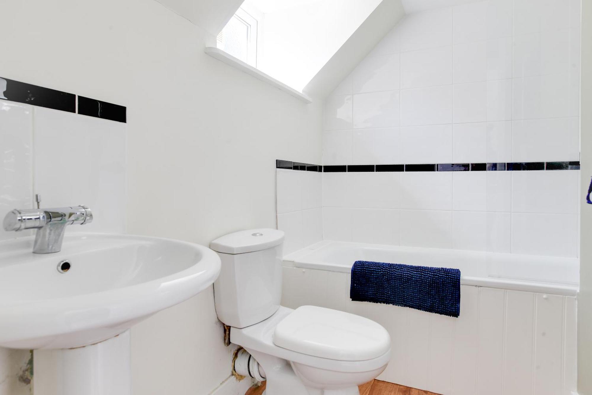 Cosy 3 Bedroom House With Free Parking And Wifi 科尔切斯特 外观 照片